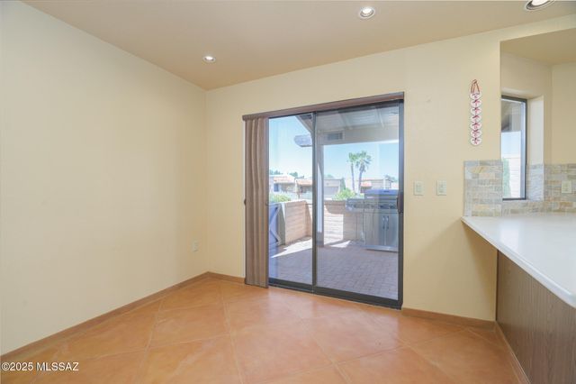 1013 W Desert Hills Drive, Green Valley, AZ 85622