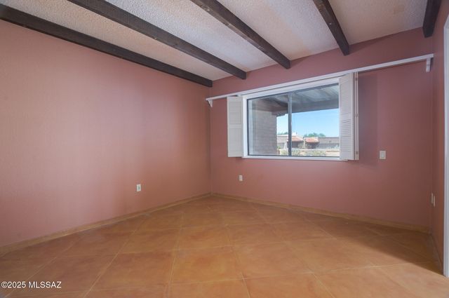 1013 W Desert Hills Drive, Green Valley, AZ 85622