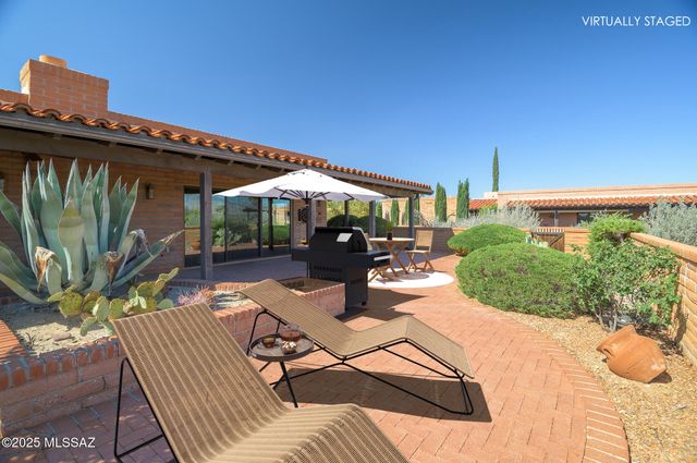 1013 W Desert Hills Drive, Green Valley, AZ 85622