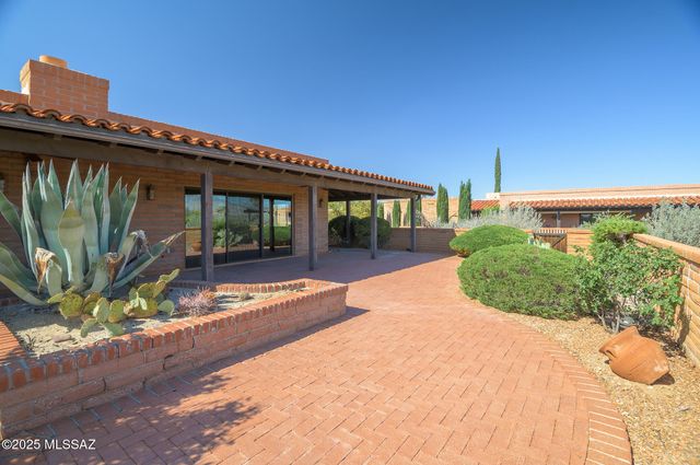 1013 W Desert Hills Drive, Green Valley, AZ 85622