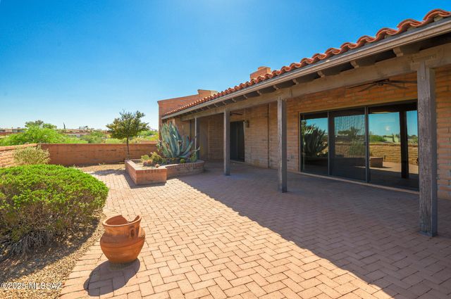 1013 W Desert Hills Drive, Green Valley, AZ 85622
