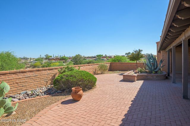 1013 W Desert Hills Drive, Green Valley, AZ 85622