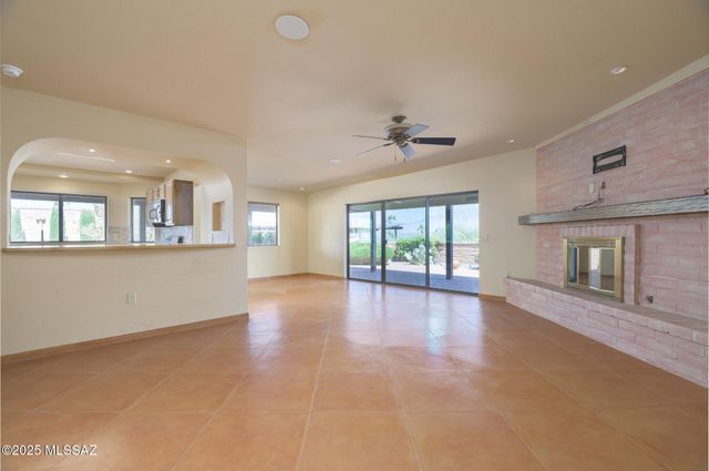 1013 W Desert Hills Drive, Green Valley, AZ 85622