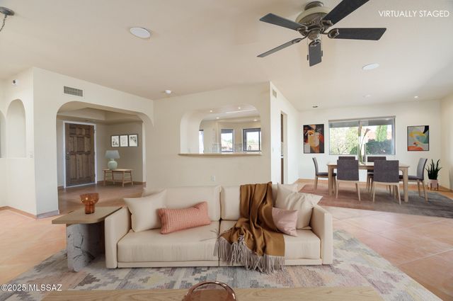 1013 W Desert Hills Drive, Green Valley, AZ 85622