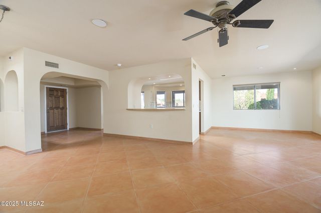 1013 W Desert Hills Drive, Green Valley, AZ 85622