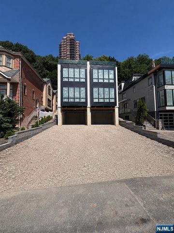 392 Undercliff Avenue 1, Edgewater, NJ 07020