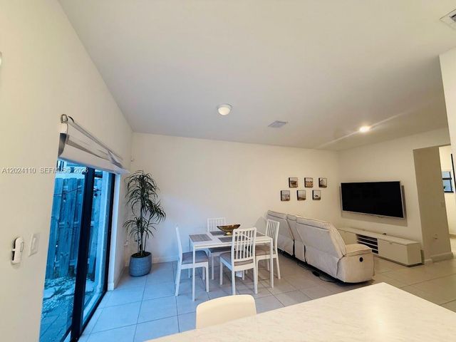 11832 SW 245th Ter, Homestead, FL 33032