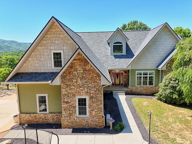 1193 Pine Log Road, Warne, NC 28909