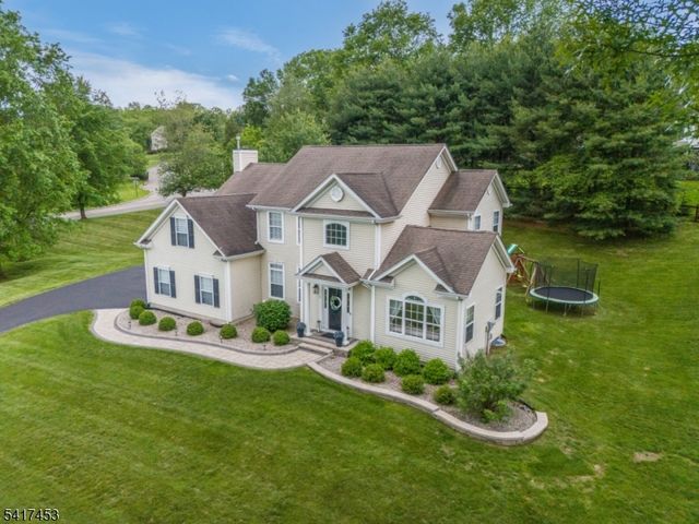 6 Columbine Ct, Raritan Twp., NJ 08822