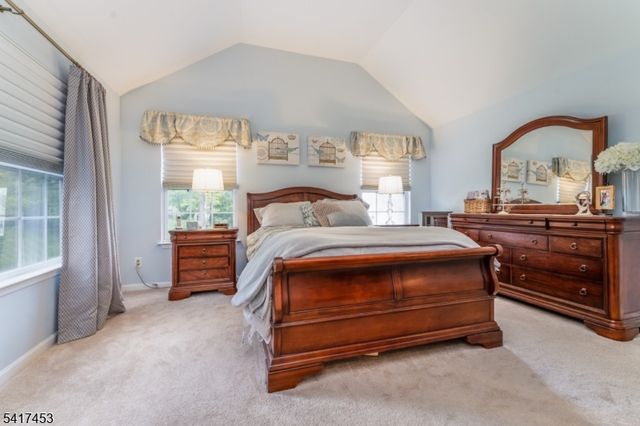 6 Columbine Ct, Raritan Twp., NJ 08822