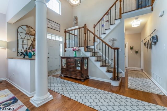 6 Columbine Ct, Raritan Twp., NJ 08822