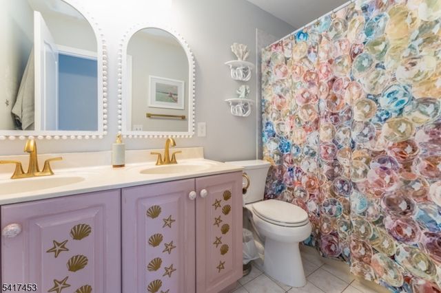 6 Columbine Ct, Raritan Twp., NJ 08822