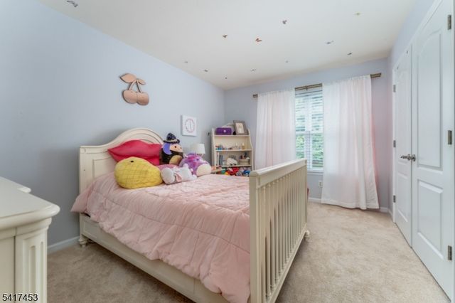 6 Columbine Ct, Raritan Twp., NJ 08822