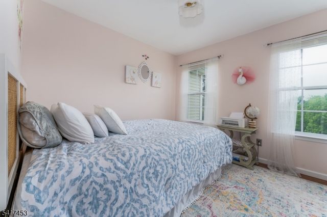 6 Columbine Ct, Raritan Twp., NJ 08822