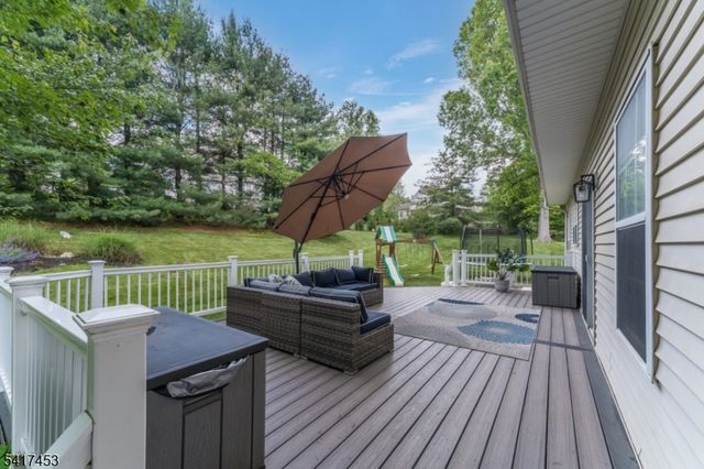 6 Columbine Ct, Raritan Twp., NJ 08822