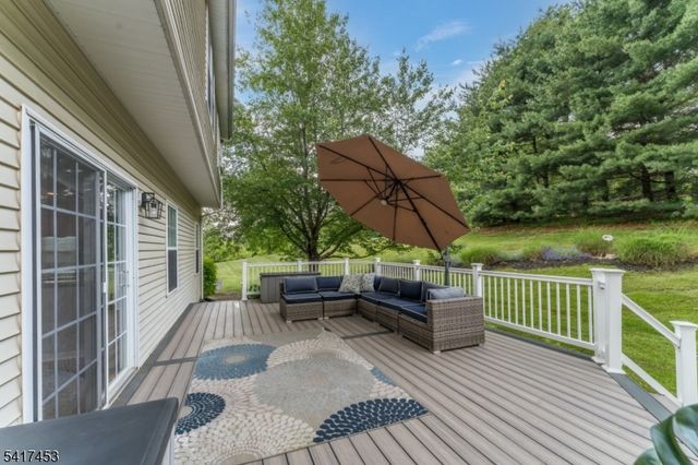 6 Columbine Ct, Raritan Twp., NJ 08822