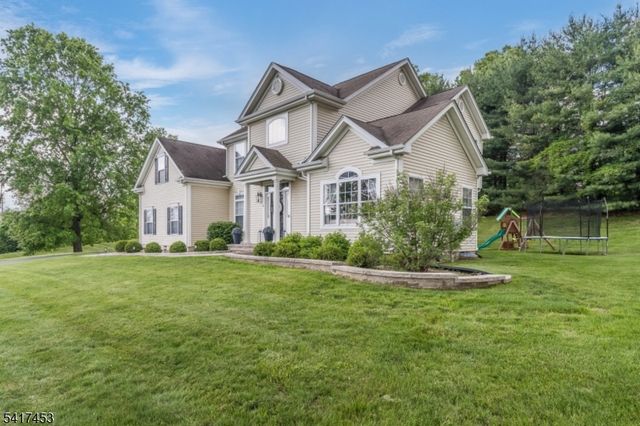 6 Columbine Ct, Raritan Twp., NJ 08822