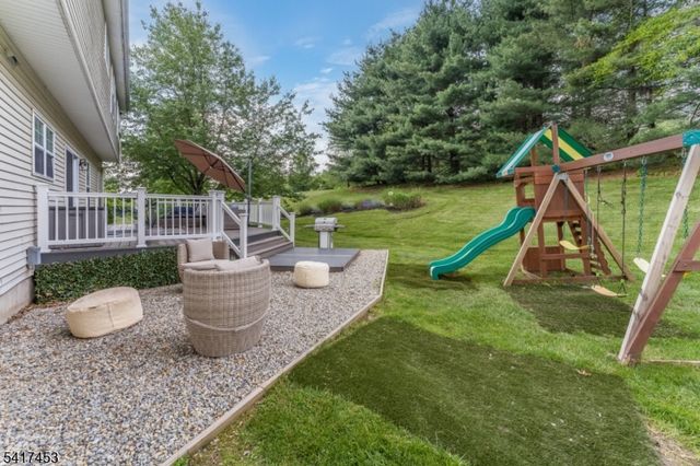 6 Columbine Ct, Raritan Twp., NJ 08822