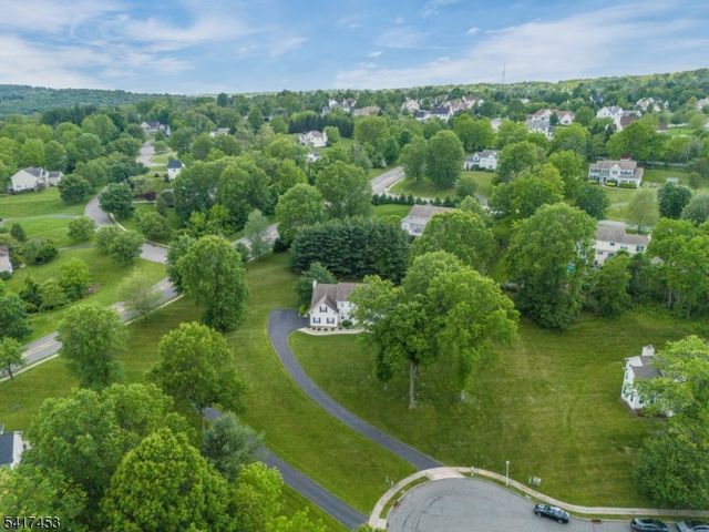 6 Columbine Ct, Raritan Twp., NJ 08822