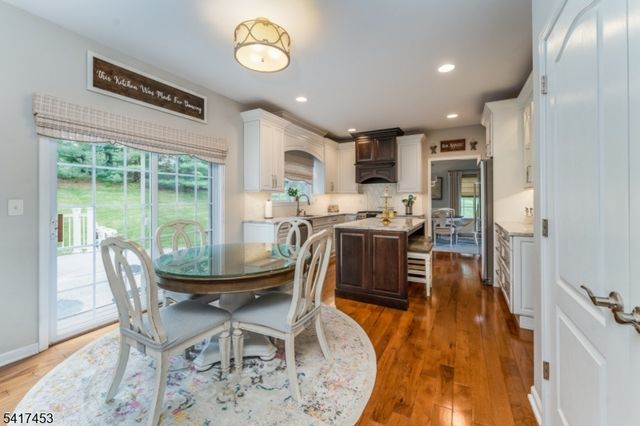6 Columbine Ct, Raritan Twp., NJ 08822