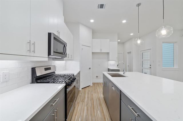 2109 Holman Street, Houston, TX 77004