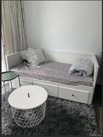 131-05 40th Road 16S, Flushing, NY 11354