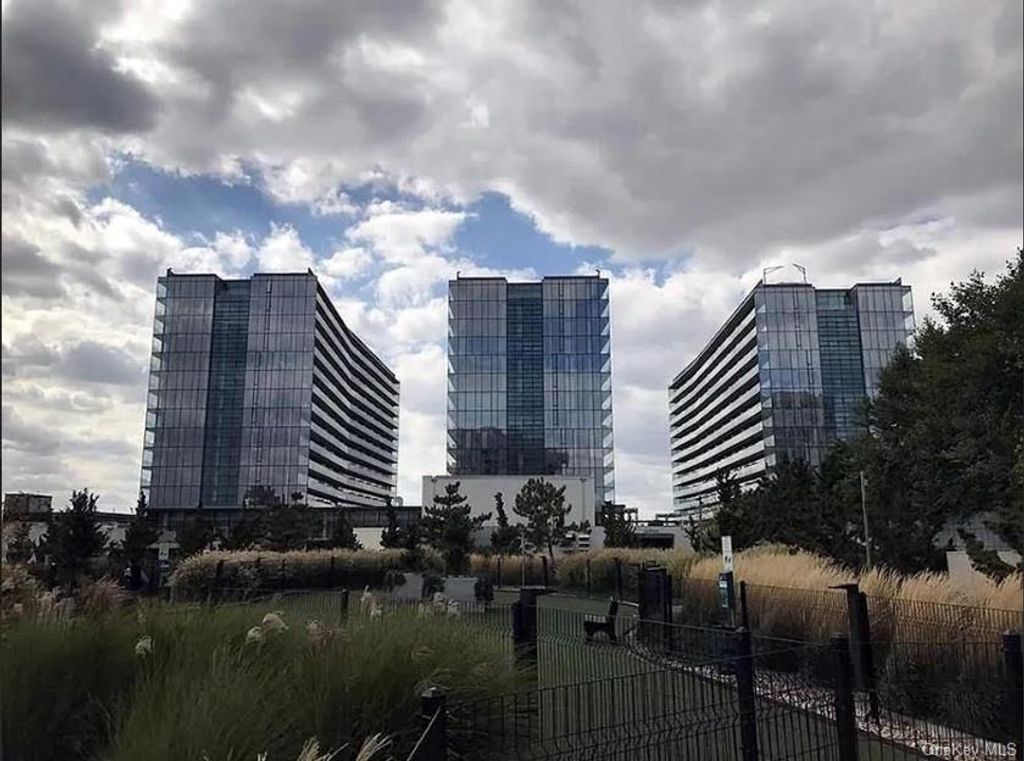 131-05 40th Road 16S, Flushing, NY 11354