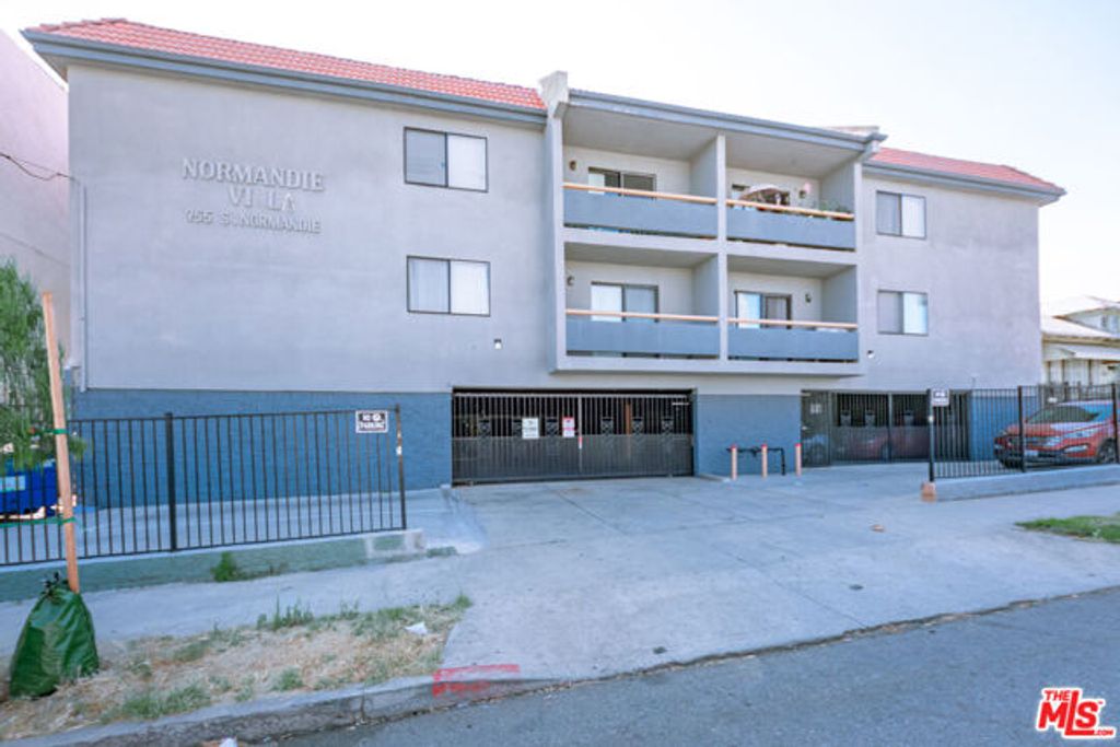 955 S Normandie Avenue 201, Los Angeles, CA 90006