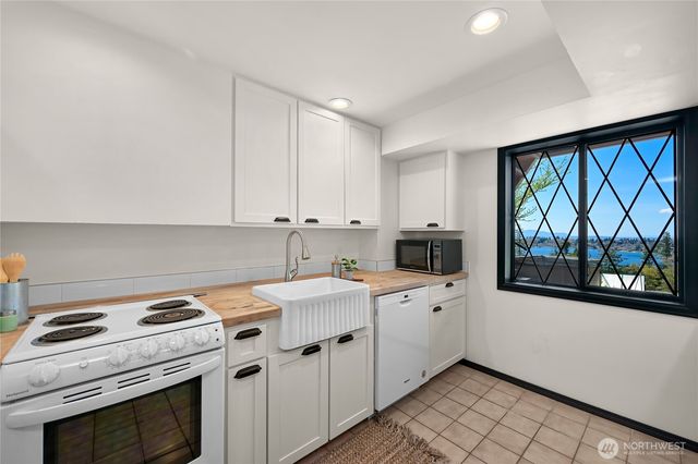 5225 E North Street, Bellingham, WA 98226