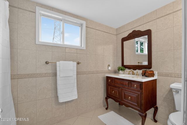 24 Deerwood Avenue, Edison, NJ 08817