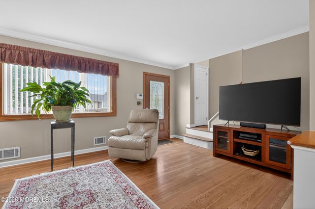 24 Deerwood Avenue, Edison, NJ 08817