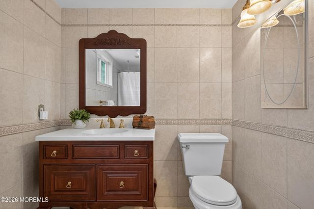 24 Deerwood Avenue, Edison, NJ 08817