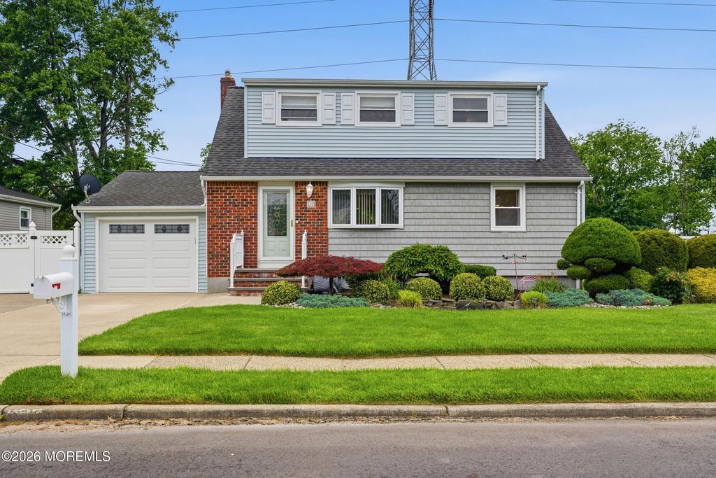 24 Deerwood Avenue, Edison, NJ 08817