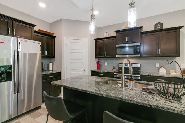 1166 Eagles Nest Ln, Clarksville, TN 37040