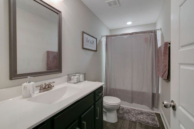 1166 Eagles Nest Ln, Clarksville, TN 37040