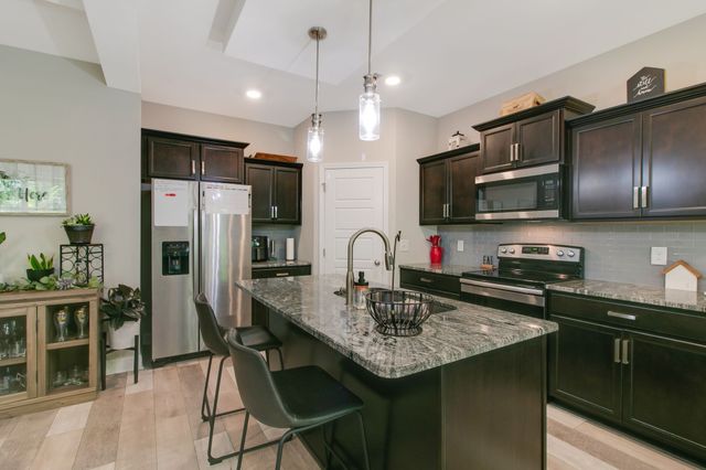 1166 Eagles Nest Ln, Clarksville, TN 37040