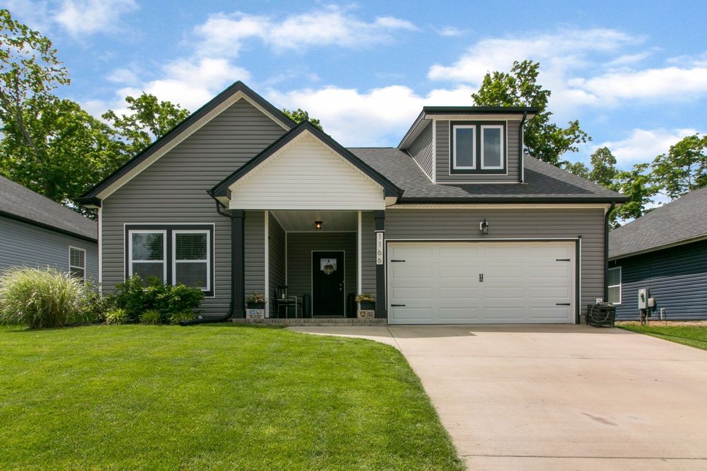 1166 Eagles Nest Ln, Clarksville, TN 37040