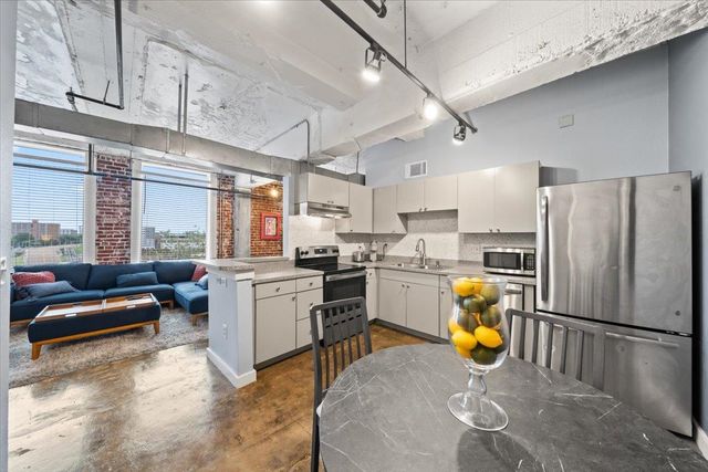 245 Madison Ave Apt 605, Memphis, TN 38103