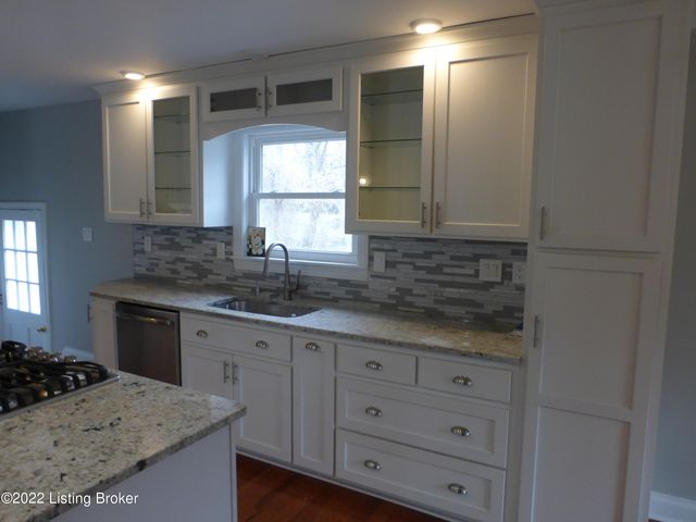 701 Rudy Ln, Louisville, KY 40207