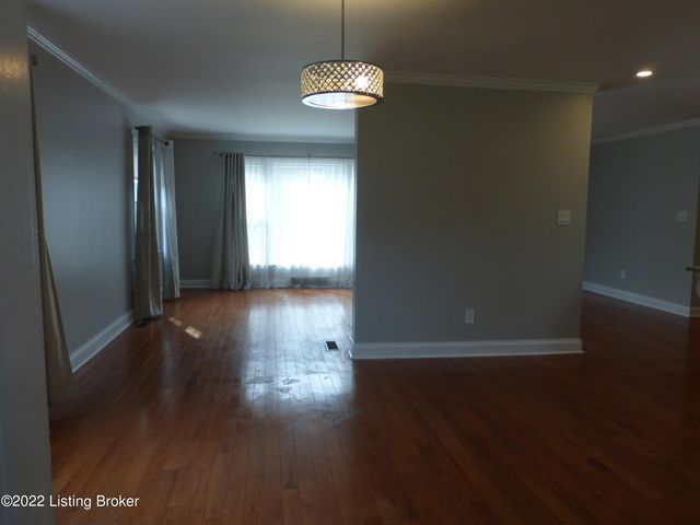 701 Rudy Ln, Louisville, KY 40207