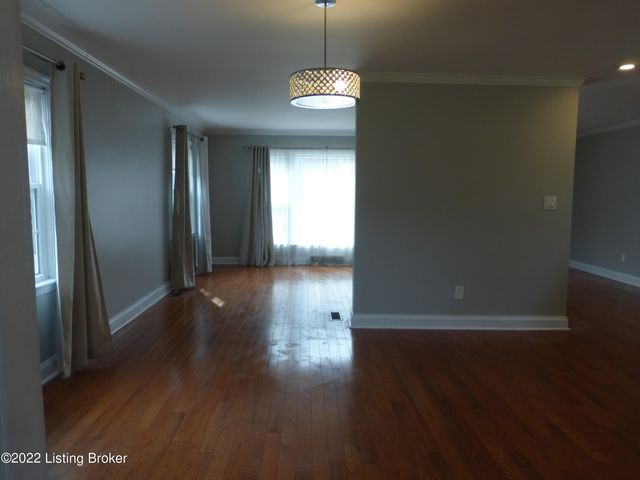 701 Rudy Ln, Louisville, KY 40207