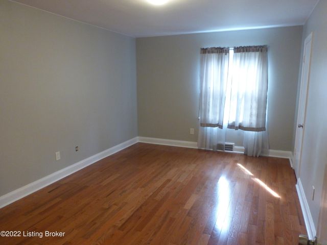 701 Rudy Ln, Louisville, KY 40207