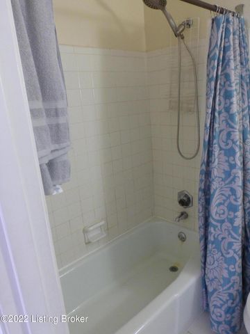 701 Rudy Ln, Louisville, KY 40207