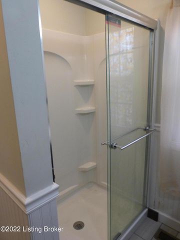 701 Rudy Ln, Louisville, KY 40207