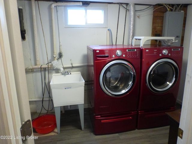 701 Rudy Ln, Louisville, KY 40207