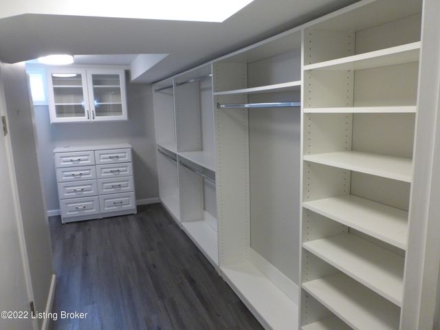 701 Rudy Ln, Louisville, KY 40207