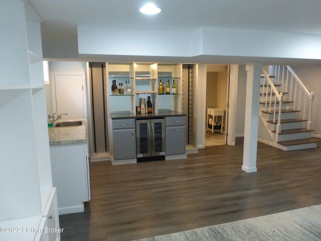 701 Rudy Ln, Louisville, KY 40207