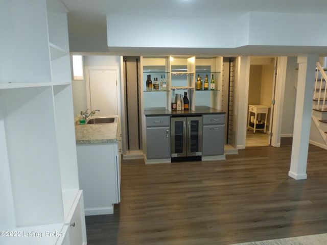 701 Rudy Ln, Louisville, KY 40207