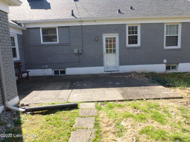 701 Rudy Ln, Louisville, KY 40207