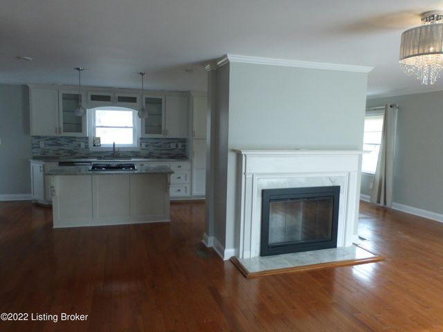 701 Rudy Ln, Louisville, KY 40207